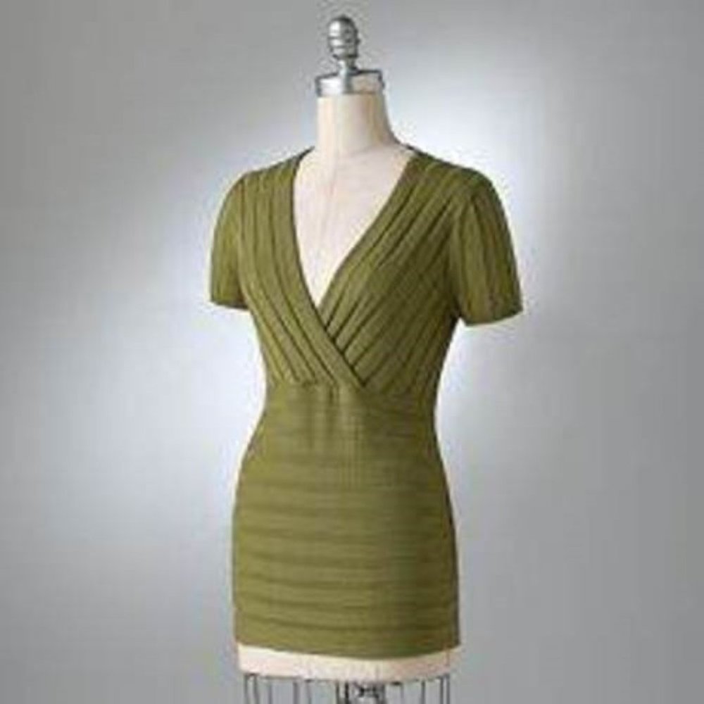 Axcess Sweater Tunic Womens S Ribbed Green Short Sleeve V-Neck Surplice